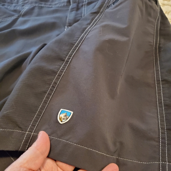 ⬇️ Kuhl shorts with knit side panels - Picture 3 of 11